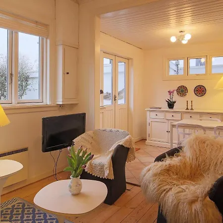 4 Person In Dronningm Lle Holiday home